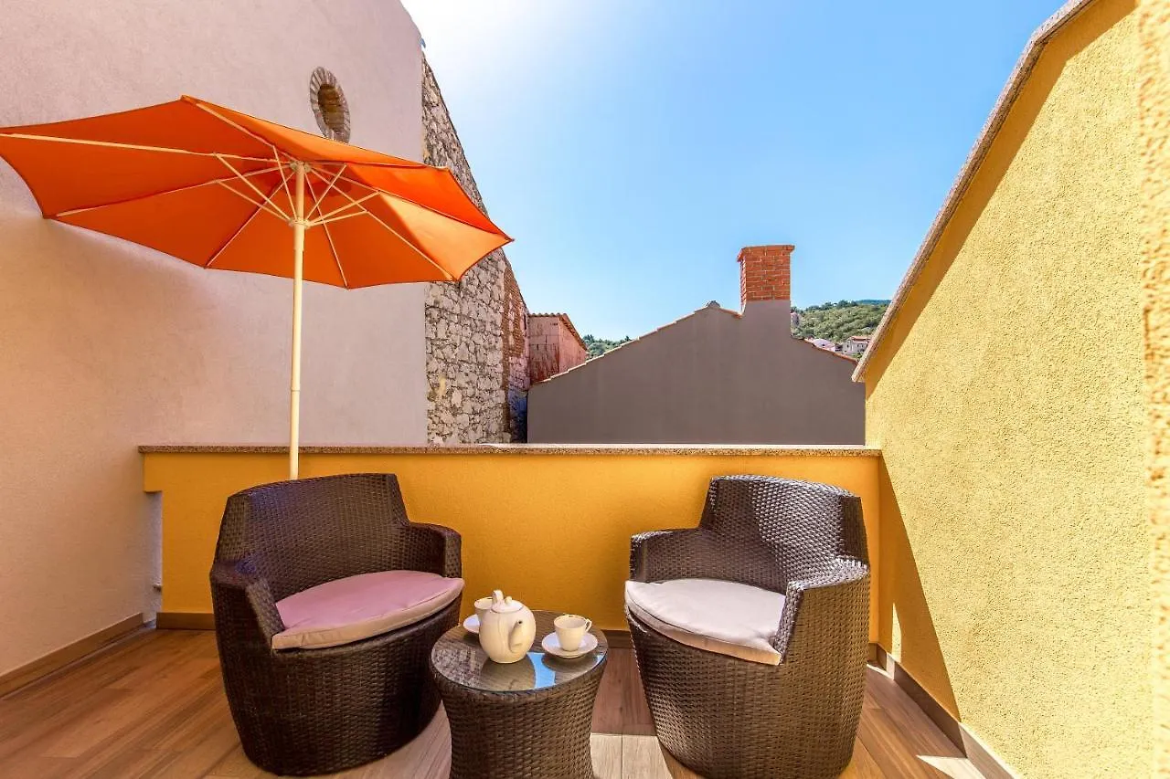 Tin 1 Apartment Vrbnik Croatia