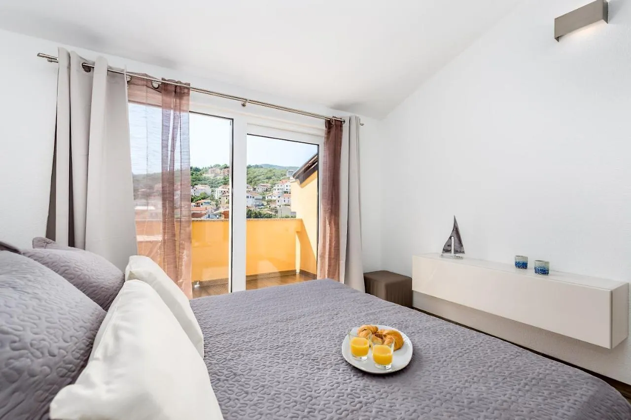 Tin 1 Apartment Vrbnik 0*,