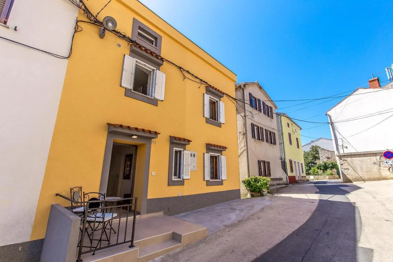 Tin 1 Apartment Vrbnik