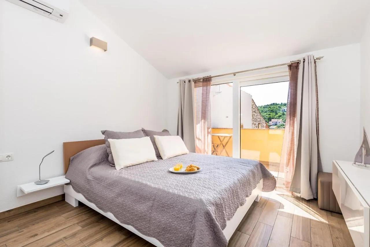 Tin 1 Apartment Vrbnik