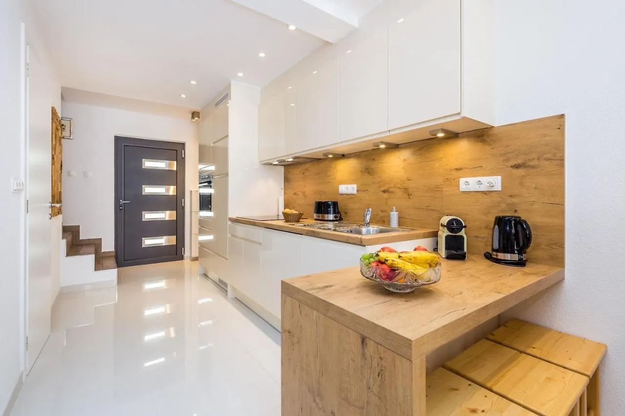Tin 1 Apartment Vrbnik