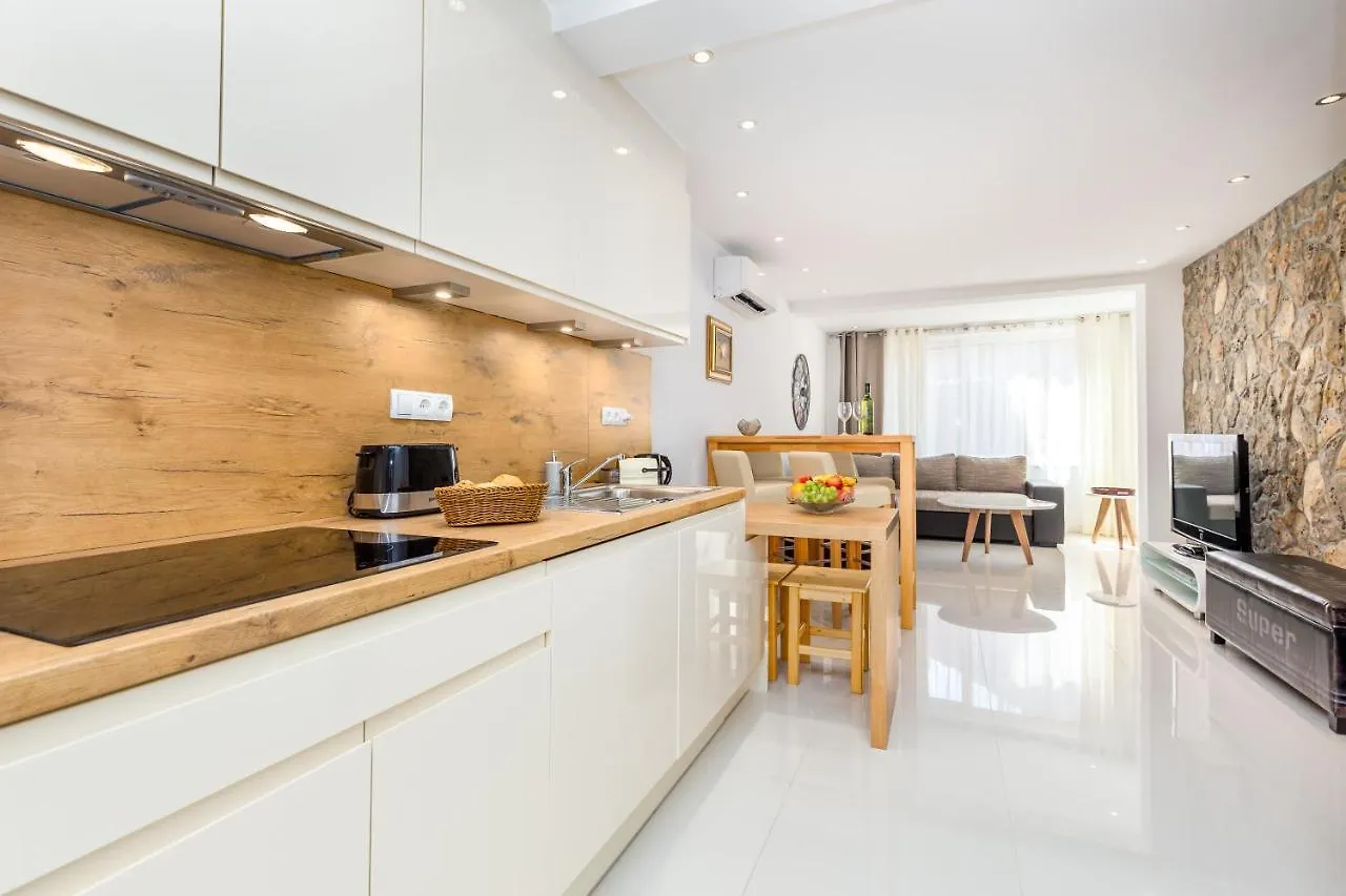 Tin 1 Apartment Vrbnik