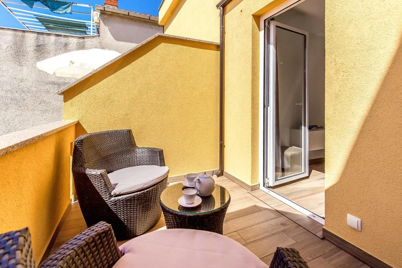 Tin 1 Apartment Vrbnik