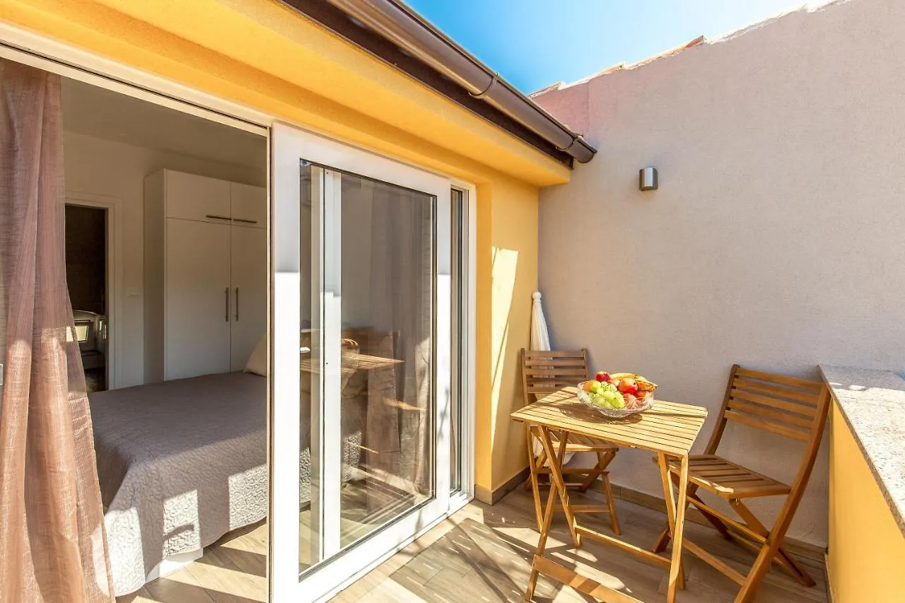 Tin 1 Apartment Vrbnik