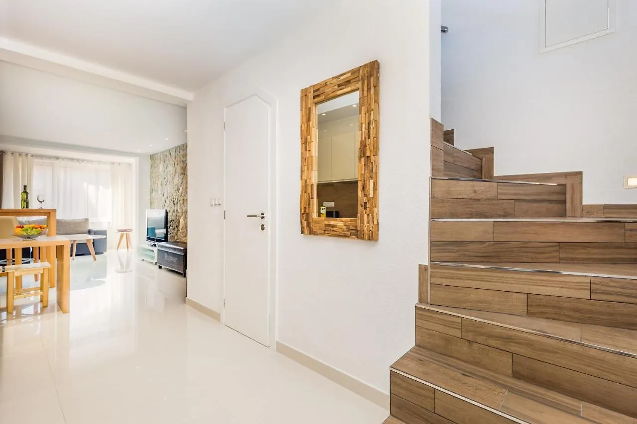 Tin 1 Apartment Vrbnik 0*,