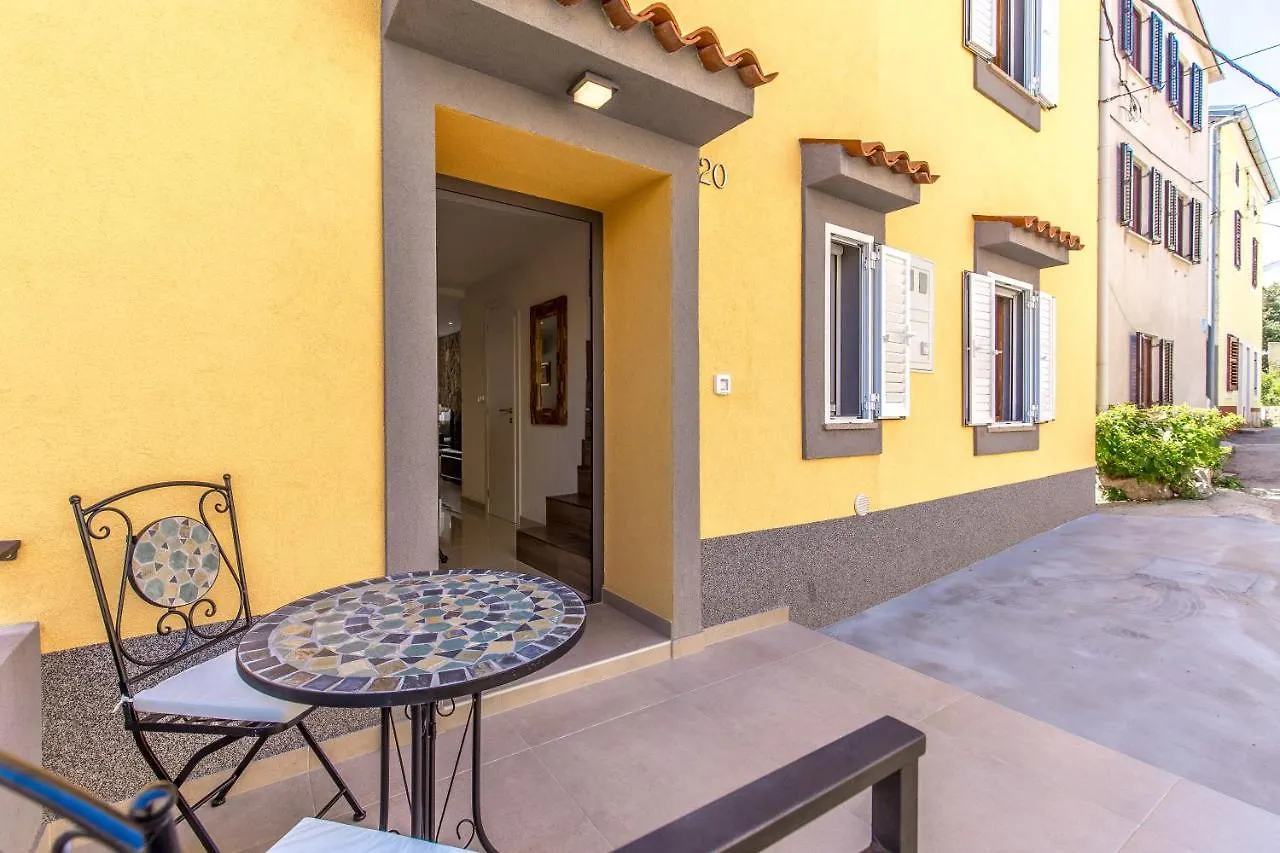 Tin 1 Apartment Vrbnik Croatia