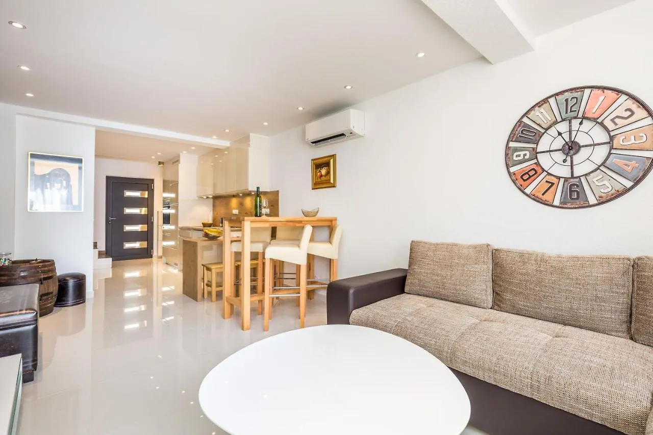 Tin 1 Apartment Vrbnik