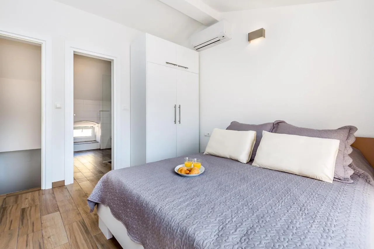 Tin 1 Apartment Vrbnik