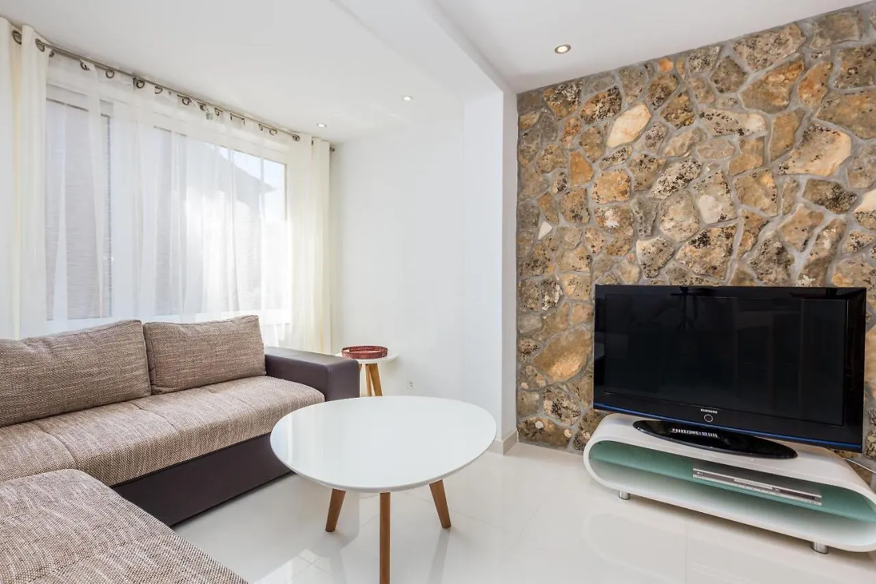 Tin 1 Apartment Vrbnik