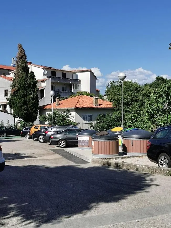 Tin 1 Apartment Vrbnik