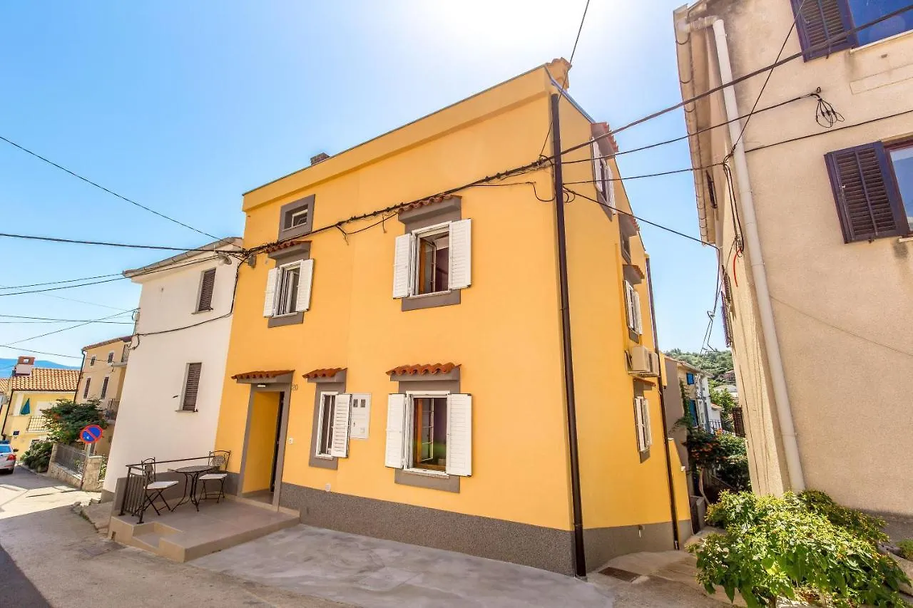 Tin 1 Apartment Vrbnik